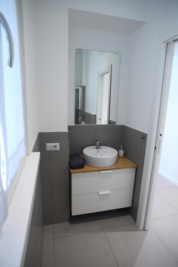 Boutique Home Duomo E Universita Bocconi ミラノ エクステリア 写真